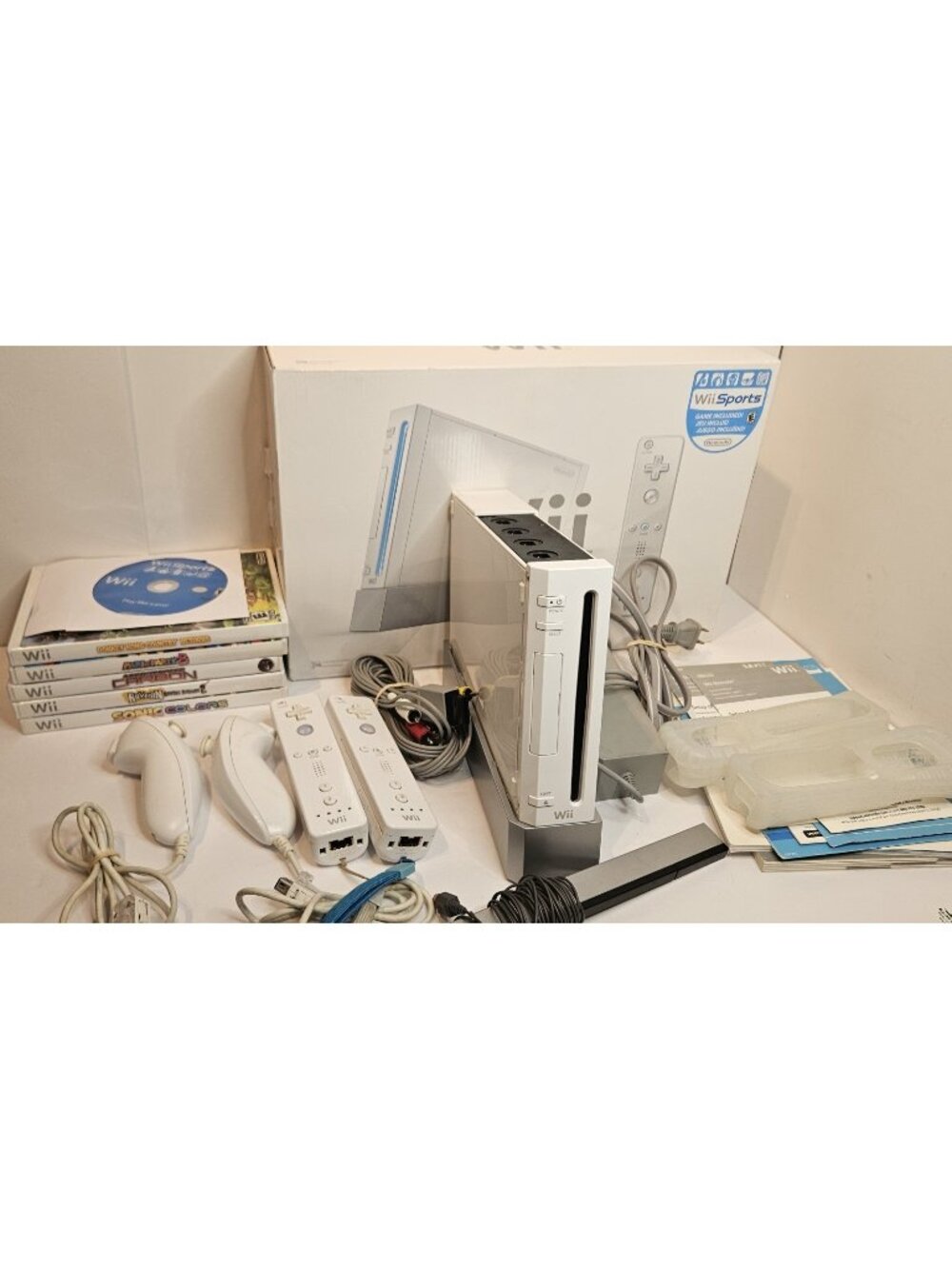 Nintendo Wii console In Box with 2 controllers and 6 games bundle lot Tested